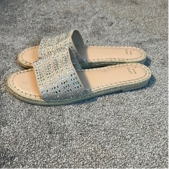 A New Day Sandals - Picture 1 of 3